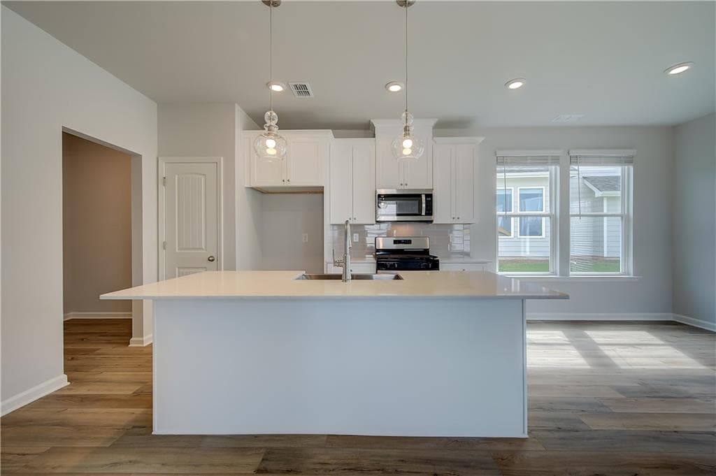 3 bedroom, 3 bathroom, 1,885 sq ft single family residence under contract at 326 Bedford Trace, Conyers, GA 30094 — photo 6