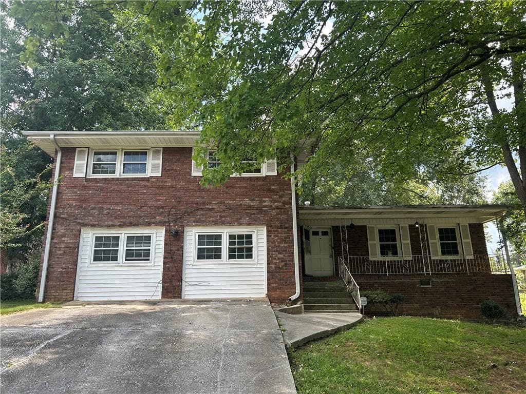 4 bedroom, 3 bathroom, 2,252 sq ft single family residence for sale at 2644 Venus Way, Decatur, GA 30034 — photo 2