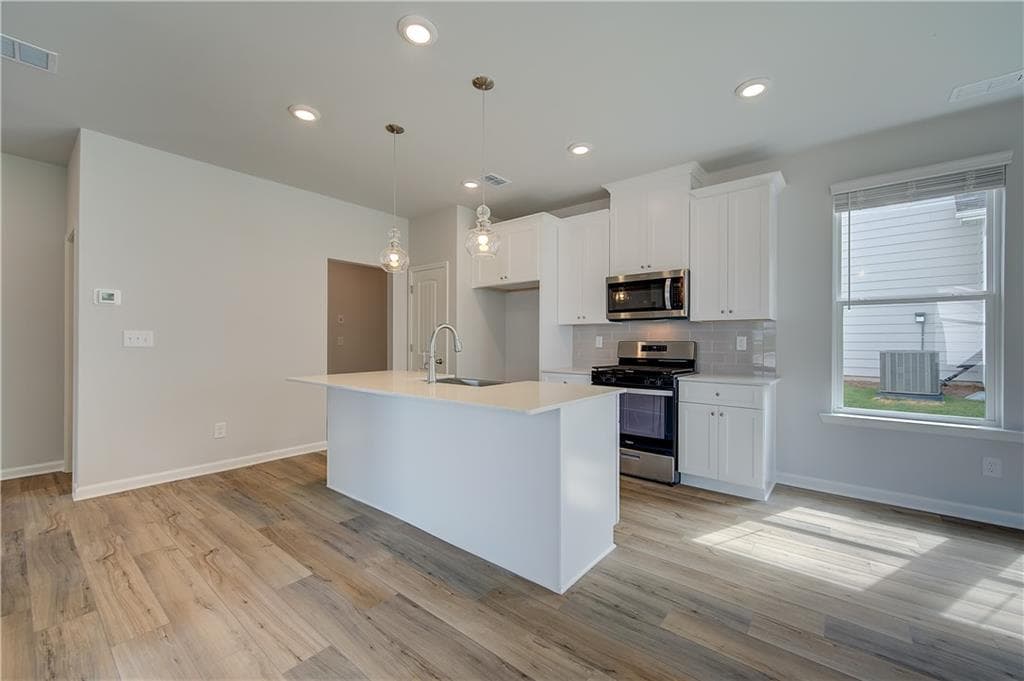 3 bedroom, 3 bathroom, 1,885 sq ft single family residence under contract at 326 Bedford Trace, Conyers, GA 30094 — photo 7