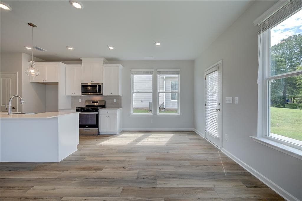 3 bedroom, 3 bathroom, 1,885 sq ft single family residence under contract at 326 Bedford Trace, Conyers, GA 30094 — photo 8