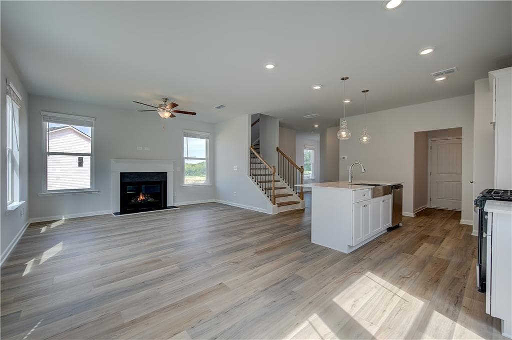 3 bedroom, 3 bathroom, 1,885 sq ft single family residence under contract at 326 Bedford Trace, Conyers, GA 30094 — photo 9