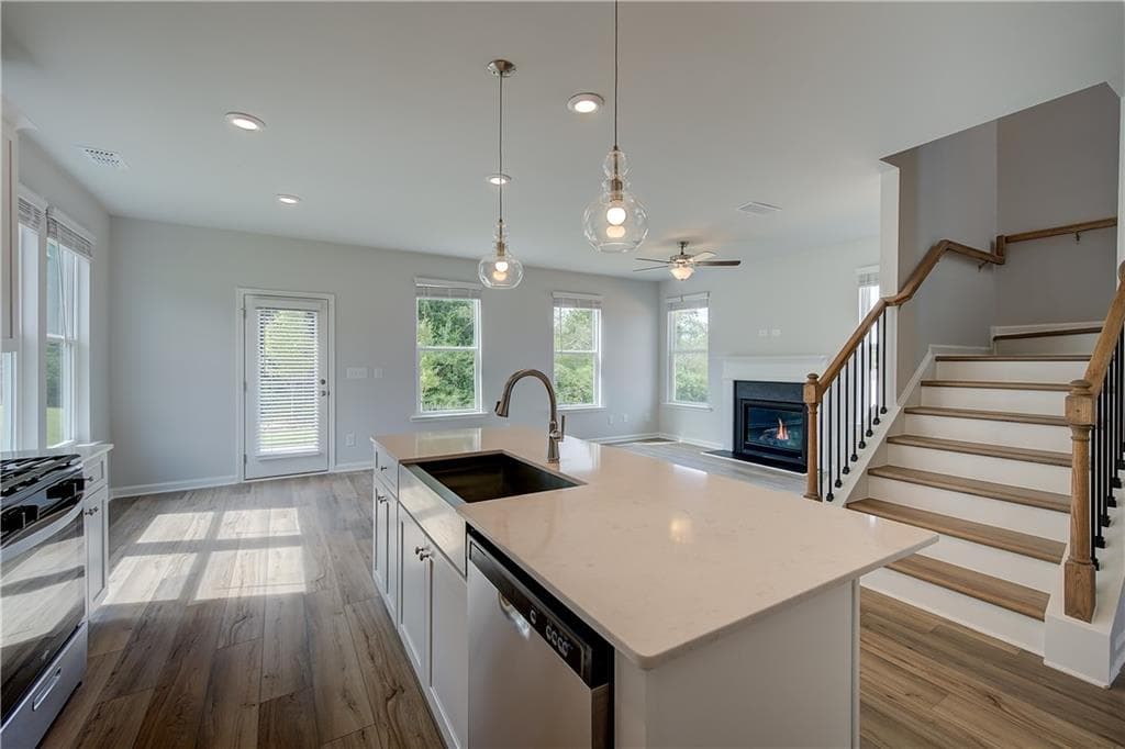 3 bedroom, 3 bathroom, 1,885 sq ft single family residence under contract at 326 Bedford Trace, Conyers, GA 30094 — photo 10