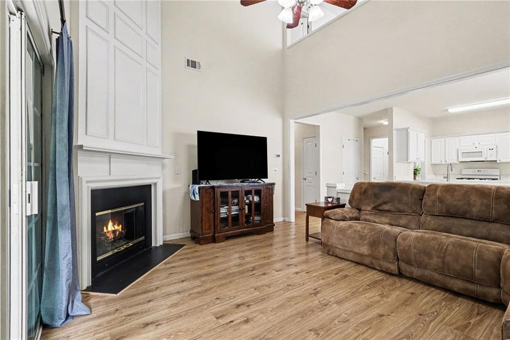3 bedroom, 3 bathroom, 2,328 sq ft single family residence for sale at 3324 Hampreston Way, Kennesaw, GA 30144 — photo 4