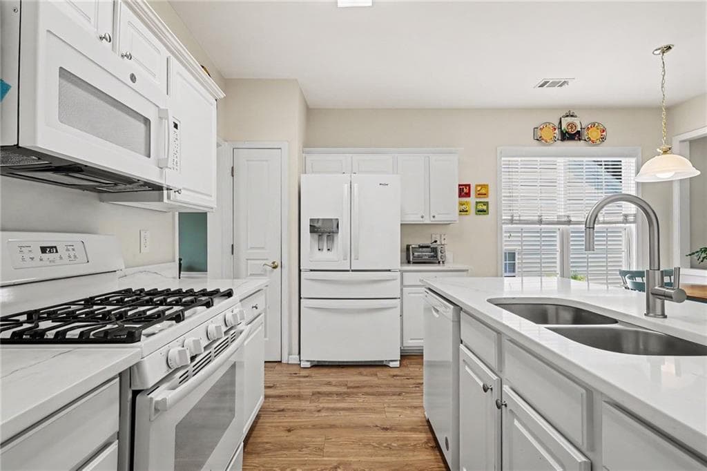3 bedroom, 3 bathroom, 2,328 sq ft single family residence for sale at 3324 Hampreston Way, Kennesaw, GA 30144 — photo 7