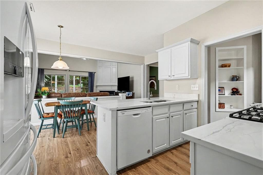 3 bedroom, 3 bathroom, 2,328 sq ft single family residence for sale at 3324 Hampreston Way, Kennesaw, GA 30144 — photo 8