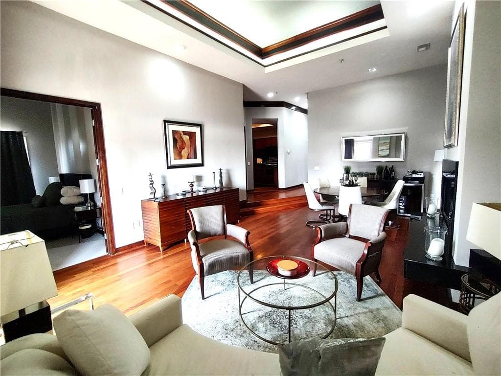 2 bedroom, 2 bathroom, 1,424 sq ft condominium for sale at 3334 Peachtree Road 1712, Atlanta, GA 30326 — photo 2
