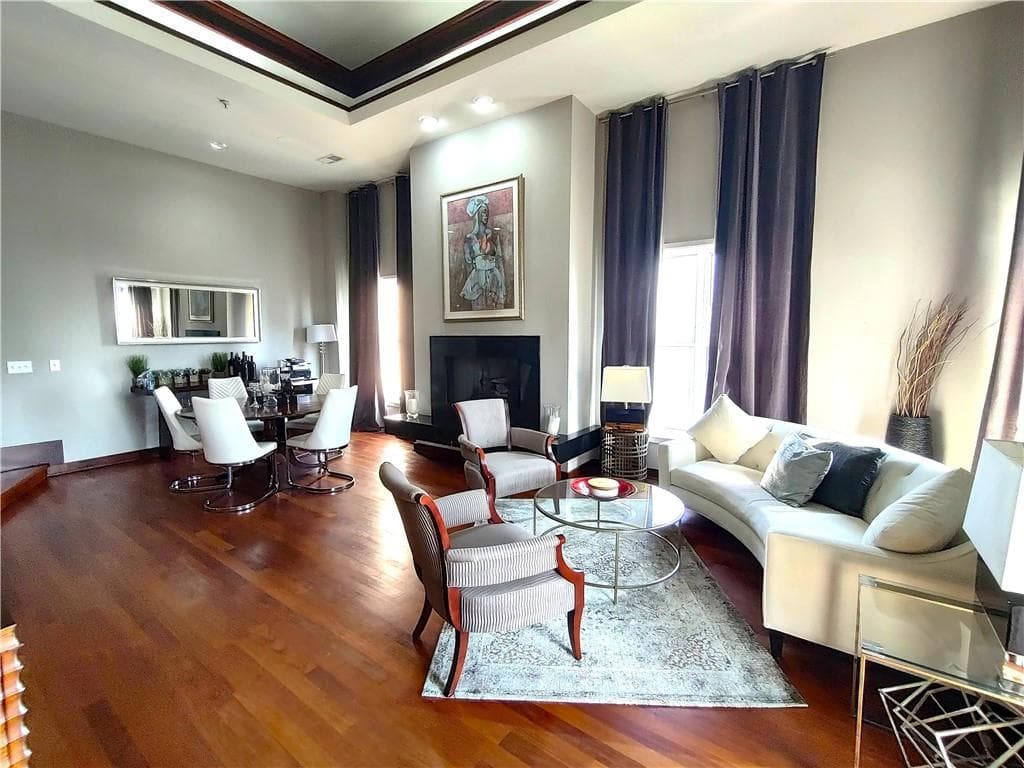 2 bedroom, 2 bathroom, 1,424 sq ft condominium for sale at 3334 Peachtree Road 1712, Atlanta, GA 30326 — photo 3