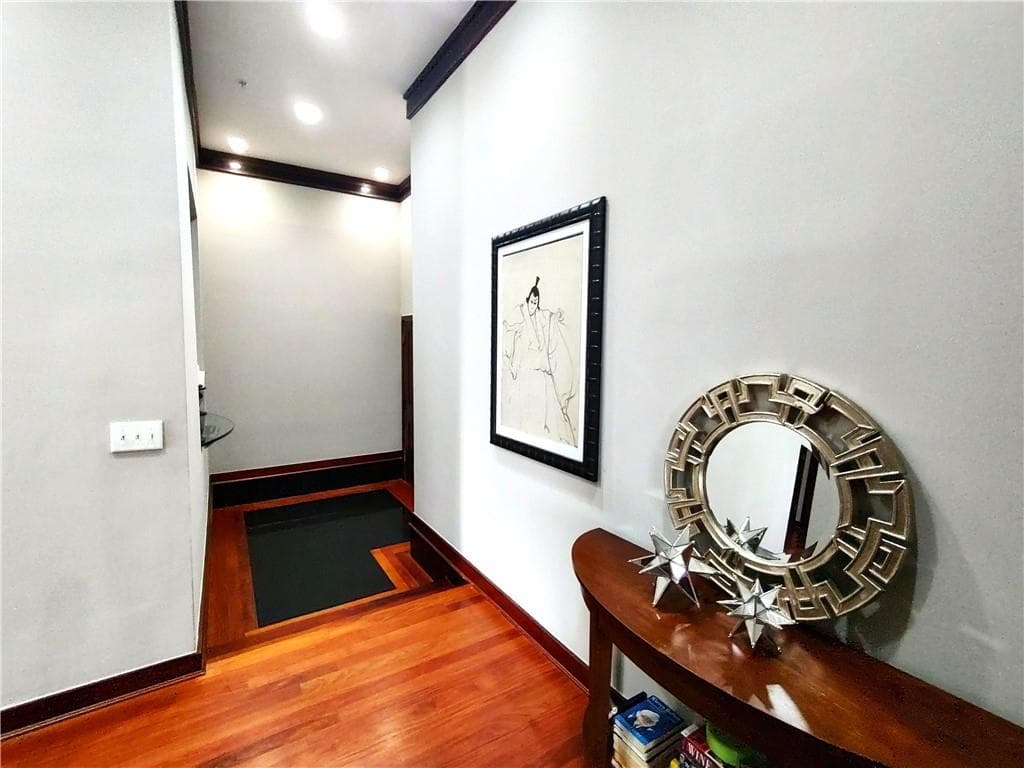 2 bedroom, 2 bathroom, 1,424 sq ft condominium for sale at 3334 Peachtree Road 1712, Atlanta, GA 30326 — photo 5