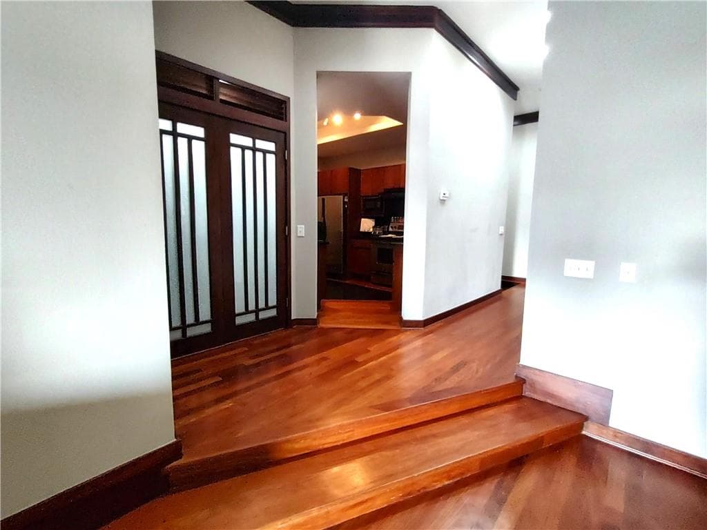 2 bedroom, 2 bathroom, 1,424 sq ft condominium for sale at 3334 Peachtree Road 1712, Atlanta, GA 30326 — photo 6