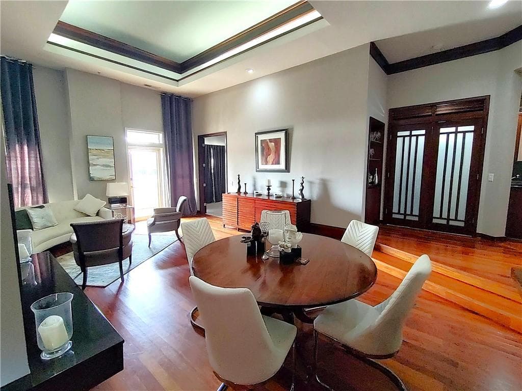 2 bedroom, 2 bathroom, 1,424 sq ft condominium for sale at 3334 Peachtree Road 1712, Atlanta, GA 30326 — photo 7
