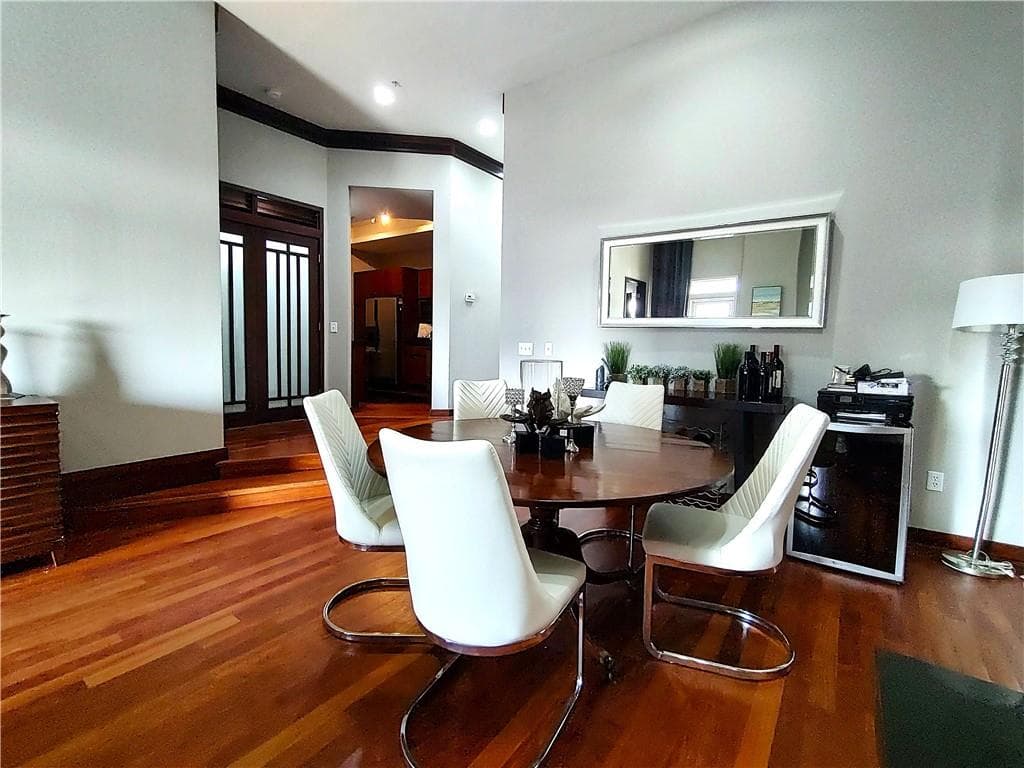 2 bedroom, 2 bathroom, 1,424 sq ft condominium for sale at 3334 Peachtree Road 1712, Atlanta, GA 30326 — photo 8