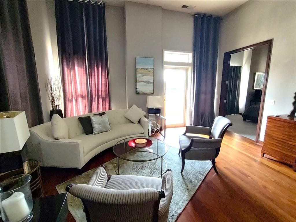 2 bedroom, 2 bathroom, 1,424 sq ft condominium for sale at 3334 Peachtree Road 1712, Atlanta, GA 30326 — photo 9