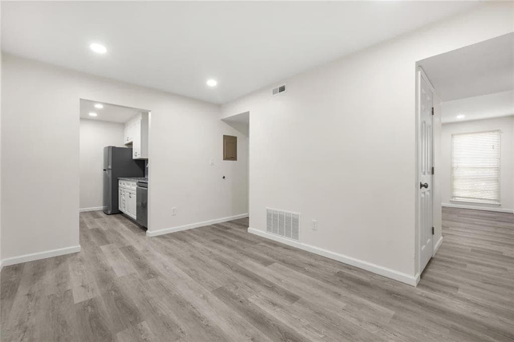 2 bedroom, 2 bathroom, 1,147 sq ft condominium for sale at 1166 Booth Road 202, Marietta, GA 30008 — photo 2