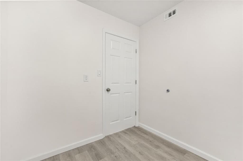 2 bedroom, 2 bathroom, 1,147 sq ft condominium for sale at 1166 Booth Road 202, Marietta, GA 30008 — photo 3