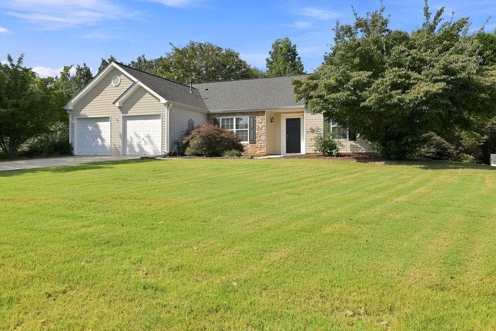 3 bedroom, 2 bathroom, 1,794 sq ft single family residence for sale at 5015 Teal Trail, Cumming, GA 30028 — photo 8