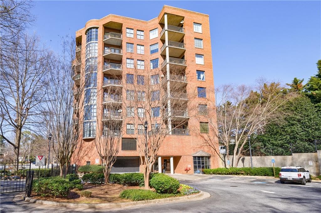 2 bedroom, 2 bathroom, 1,349 sq ft condominium for sale at 395 Central Park Place 210, Atlanta, GA 30312 — photo 3
