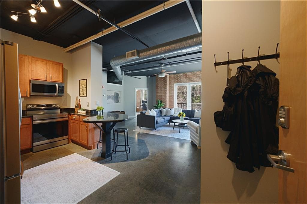 2 bedroom, 2 bathroom, 1,349 sq ft condominium for sale at 395 Central Park Place 210, Atlanta, GA 30312 — photo 5