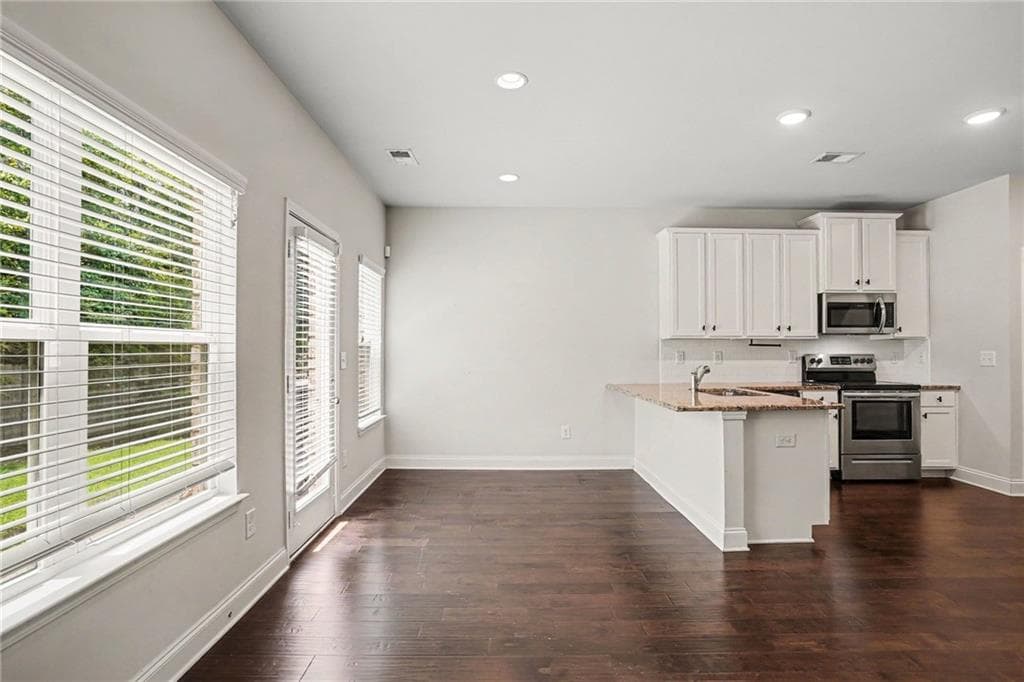 3 bedroom, 3 bathroom, 1,628 sq ft townhouse for rent at 10139 Benton Woods Drive, Covington, GA 30014 for $1,850 a month — photo 6
