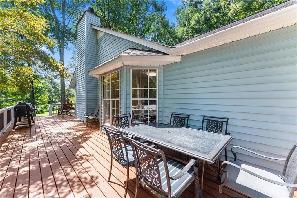 3 bedroom, 3 bathroom, 1,582 sq ft single family residence for sale at 4945 Mccoy Circle, Cumming, GA 30040 — photo 3