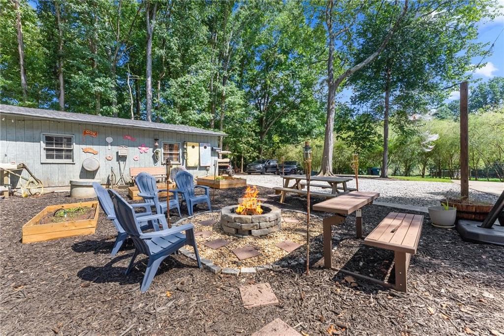 3 bedroom, 3 bathroom, 1,582 sq ft single family residence for sale at 4945 Mccoy Circle, Cumming, GA 30040 — photo 6