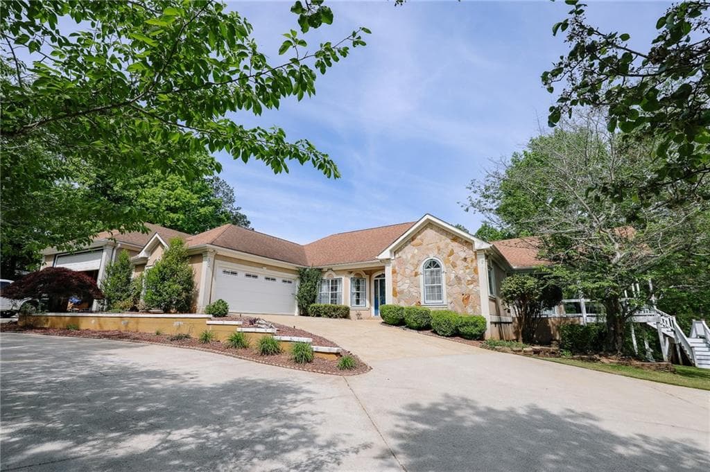 3 bedroom, 3 bathroom, 2,365 sq ft single family residence for sale at 7404 Golfers Point, Villa Rica, GA 30180