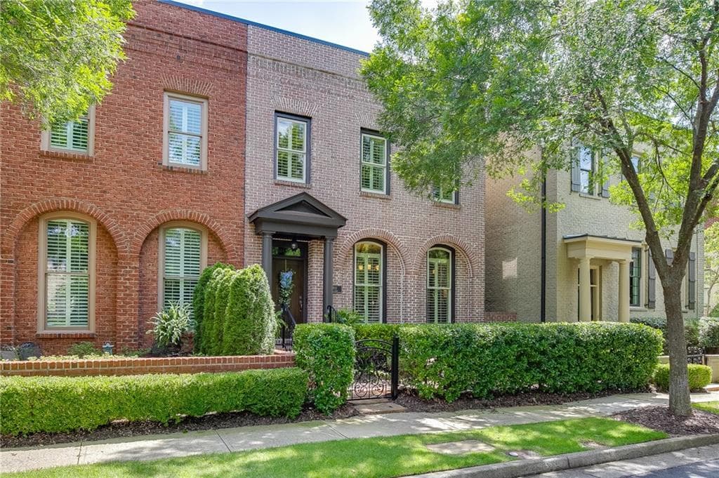 3 bedroom, 4 bathroom, 3,024 sq ft townhouse for sale at 3111 Neal Court, Cumming, GA 30041 — photo 2