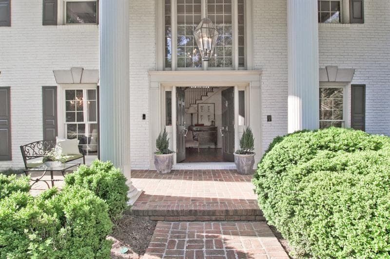 5 bedroom, 7 bathroom, 7,490 sq ft single family residence for rent at 4 Harris Glen, Atlanta, GA 30327 for $13,000 a month — photo 2