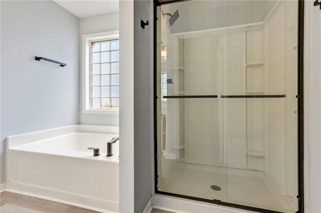 4 bedroom, 3 bathroom, 2,135 sq ft single family residence for sale at 412 Eglington Trail, Locust Grove, GA 30248 — photo 4