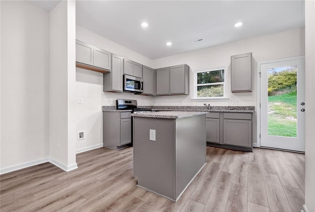 3 bedroom, 3 bathroom, 1,214 sq ft single family residence under contract at 209 Rory Drive, Calhoun, GA 30701 — photo 6