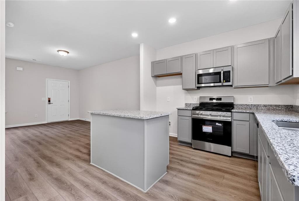 3 bedroom, 3 bathroom, 1,214 sq ft single family residence under contract at 209 Rory Drive, Calhoun, GA 30701 — photo 9