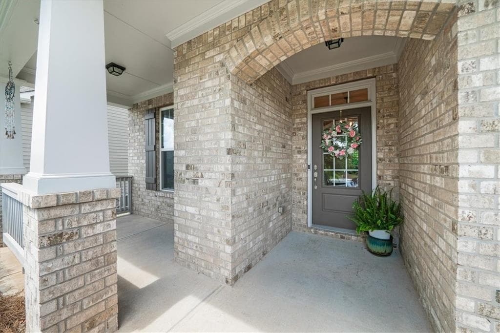 4 bedroom, 3 bathroom, 3,198 sq ft single family residence for sale at 2920 Prestwood Drive, Cumming, GA 30040 — photo 2