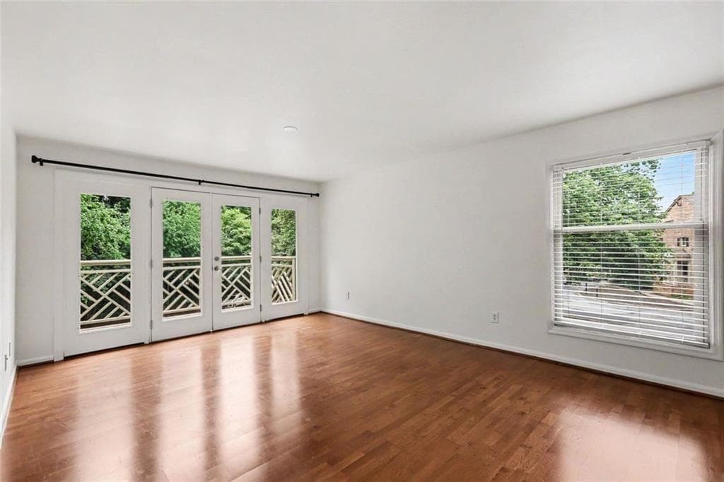 2 bedroom, 1 bathroom, 1,036 sq ft condominium under contract at 3650 Ashford Dunwoody Road 428, Brookhaven, GA 30319 — photo 3