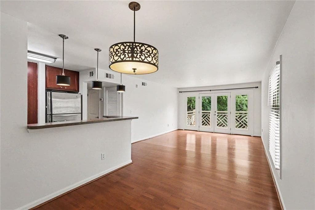 2 bedroom, 1 bathroom, 1,036 sq ft condominium under contract at 3650 Ashford Dunwoody Road 428, Brookhaven, GA 30319 — photo 5