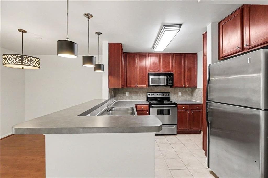 2 bedroom, 1 bathroom, 1,036 sq ft condominium under contract at 3650 Ashford Dunwoody Road 428, Brookhaven, GA 30319 — photo 7