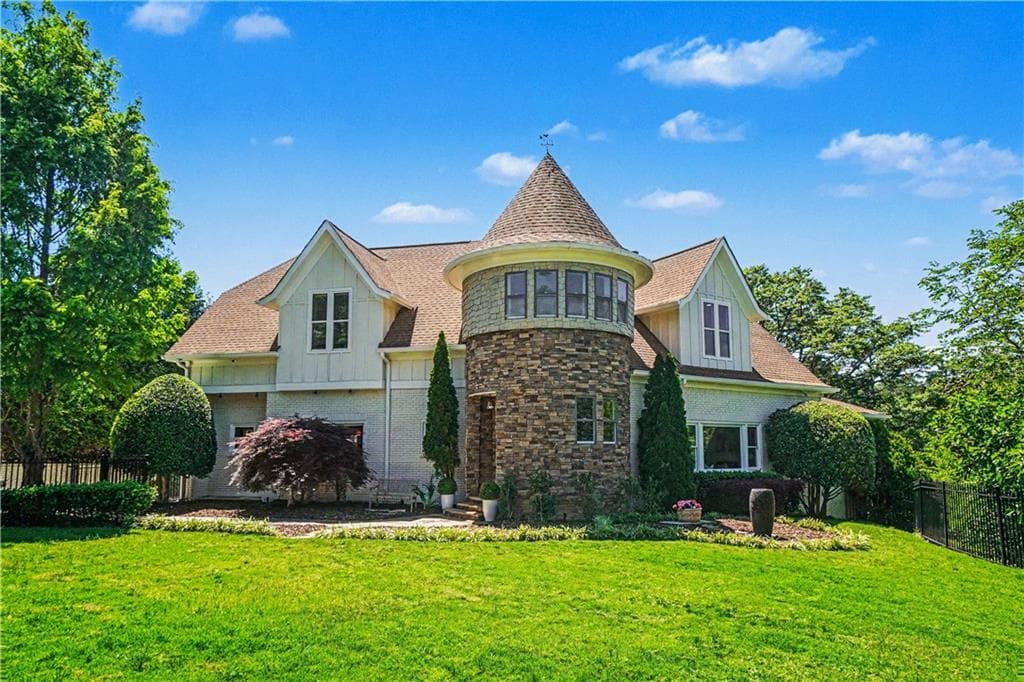 4 bedroom, 6 bathroom, 6,858 sq ft single family residence under contract at 1780 Merton Road, Atlanta, GA 30306 — photo 2