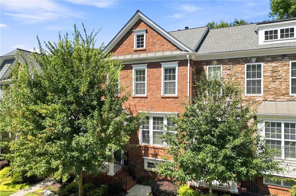 3 bedroom, 4 bathroom, 1,845 sq ft townhouse for sale at 2278 Limehurst Drive, Atlanta, GA 30319 — photo 2