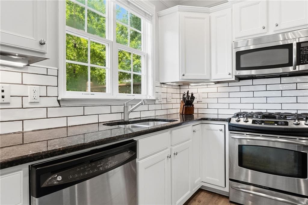 3 bedroom, 4 bathroom, 1,845 sq ft townhouse for sale at 2278 Limehurst Drive, Atlanta, GA 30319 — photo 9