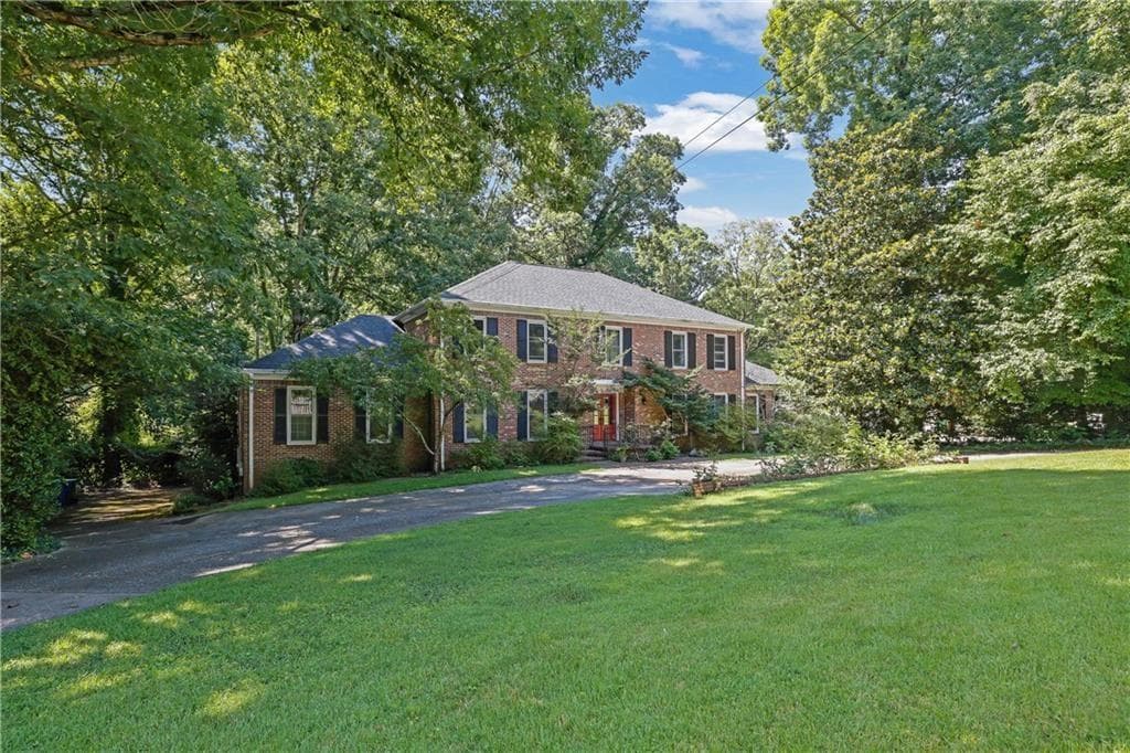 7 bedroom, 6 bathroom, 7,382 sq ft single family residence under contract at 5874 Musket Lane, Stone Mountain, GA 30087 — photo 7