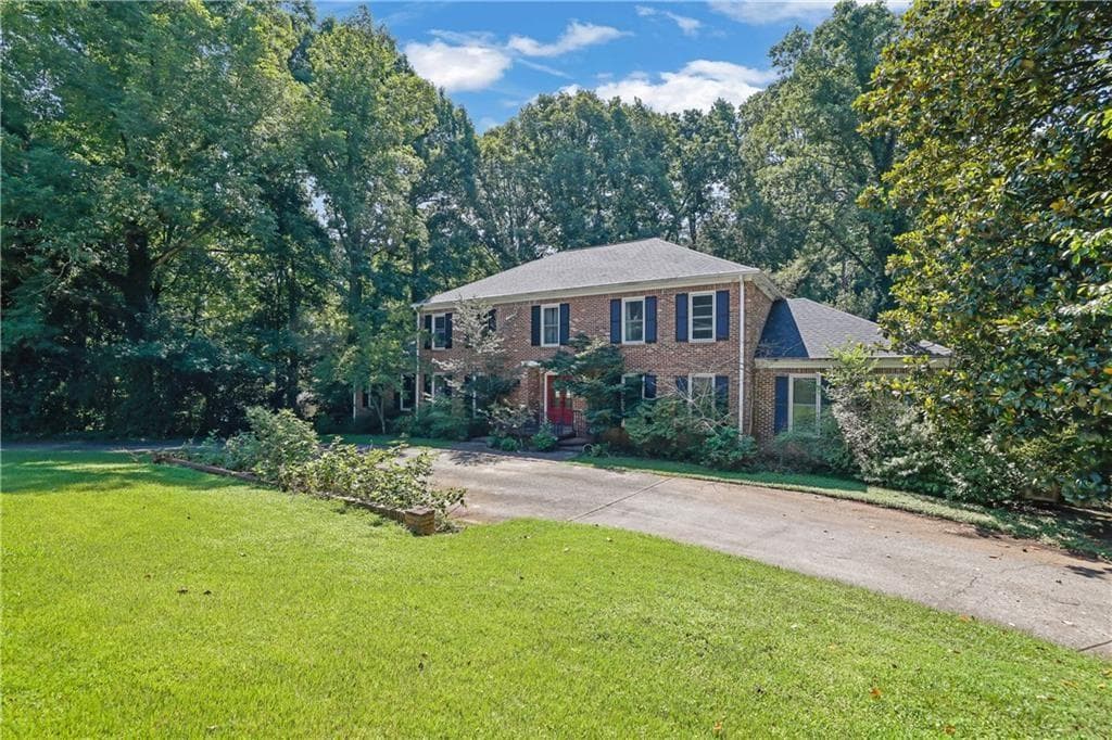 7 bedroom, 6 bathroom, 7,382 sq ft single family residence under contract at 5874 Musket Lane, Stone Mountain, GA 30087 — photo 8