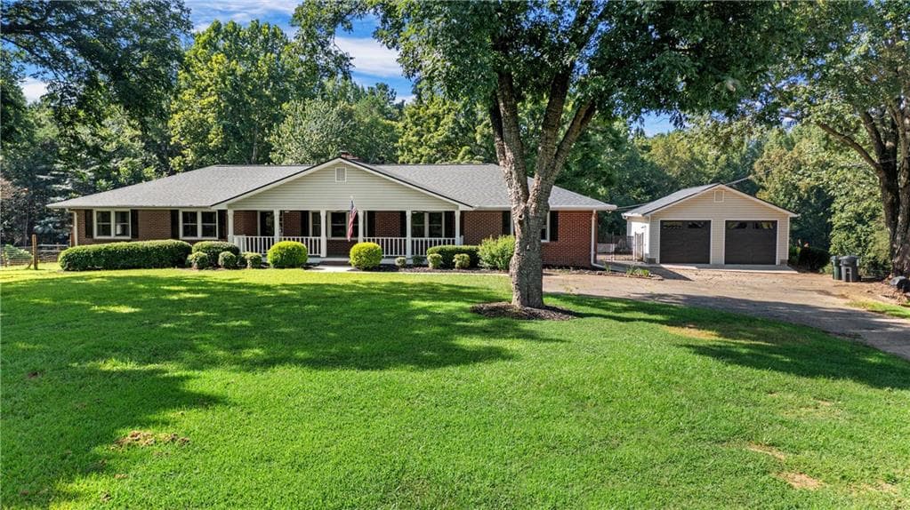 4 bedroom, 3 bathroom, 2,928 sq ft single family residence for sale at 144 Hay Renfroe Drive, Dallas, GA 30157 — photo 2