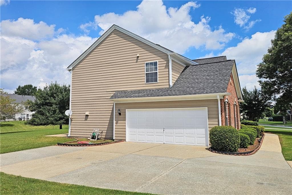 5 bedroom, 3 bathroom, 2,974 sq ft single family residence for rent at 8155 Cavendish Place, Johns Creek, GA 30024 for $3,200 a month — photo 4