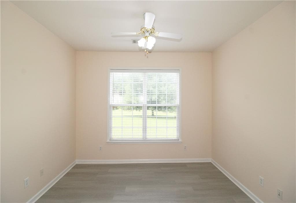 5 bedroom, 3 bathroom, 2,974 sq ft single family residence for rent at 8155 Cavendish Place, Johns Creek, GA 30024 for $3,200 a month — photo 9