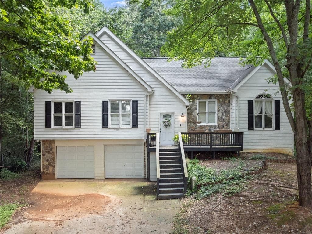4 bedroom, 3 bathroom, 1,800 sq ft single family residence under contract at 6055 Rolling Oaks Lane, Cumming, GA 30040