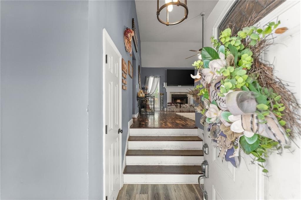 4 bedroom, 3 bathroom, 1,800 sq ft single family residence under contract at 6055 Rolling Oaks Lane, Cumming, GA 30040 — photo 3