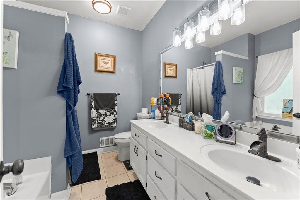 4 bedroom, 3 bathroom, 1,800 sq ft single family residence under contract at 6055 Rolling Oaks Lane, Cumming, GA 30040 — photo 9