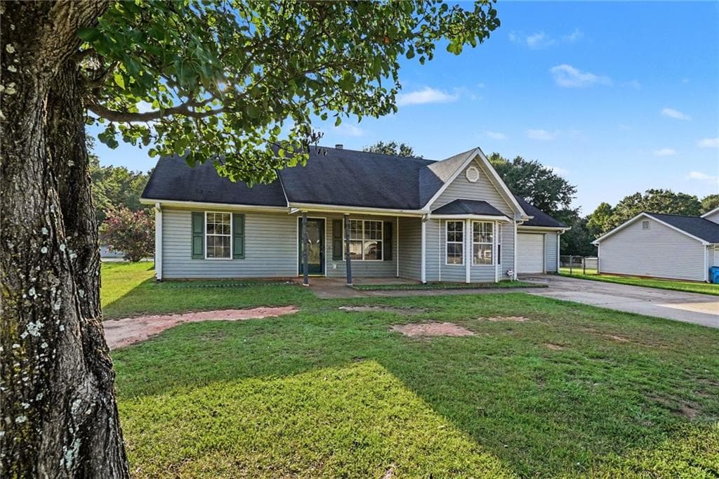 4 bedroom, 2 bathroom, 1,417 sq ft single family residence for sale at 167 Bonnies Way, Jenkinsburg, GA 30234 — photo 1 of 36