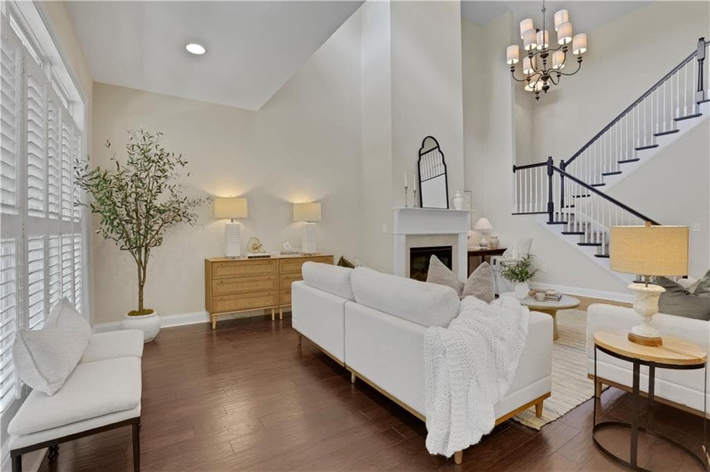 3 bedroom, 3 bathroom, 2,760 sq ft condominium under contract at 115 Independence Way, Roswell, GA 30075 — photo 4