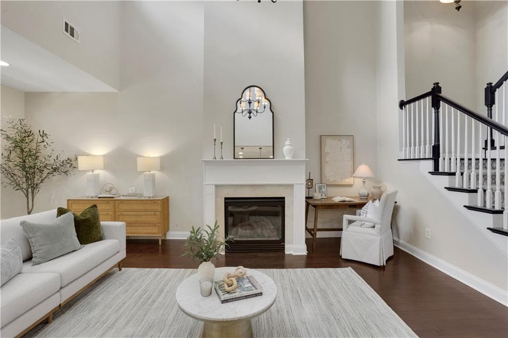 3 bedroom, 3 bathroom, 2,760 sq ft condominium under contract at 115 Independence Way, Roswell, GA 30075 — photo 3