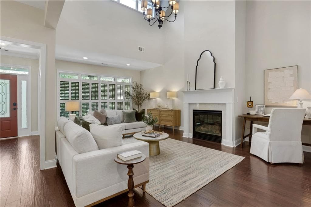 3 bedroom, 3 bathroom, 2,760 sq ft condominium under contract at 115 Independence Way, Roswell, GA 30075 — photo 7