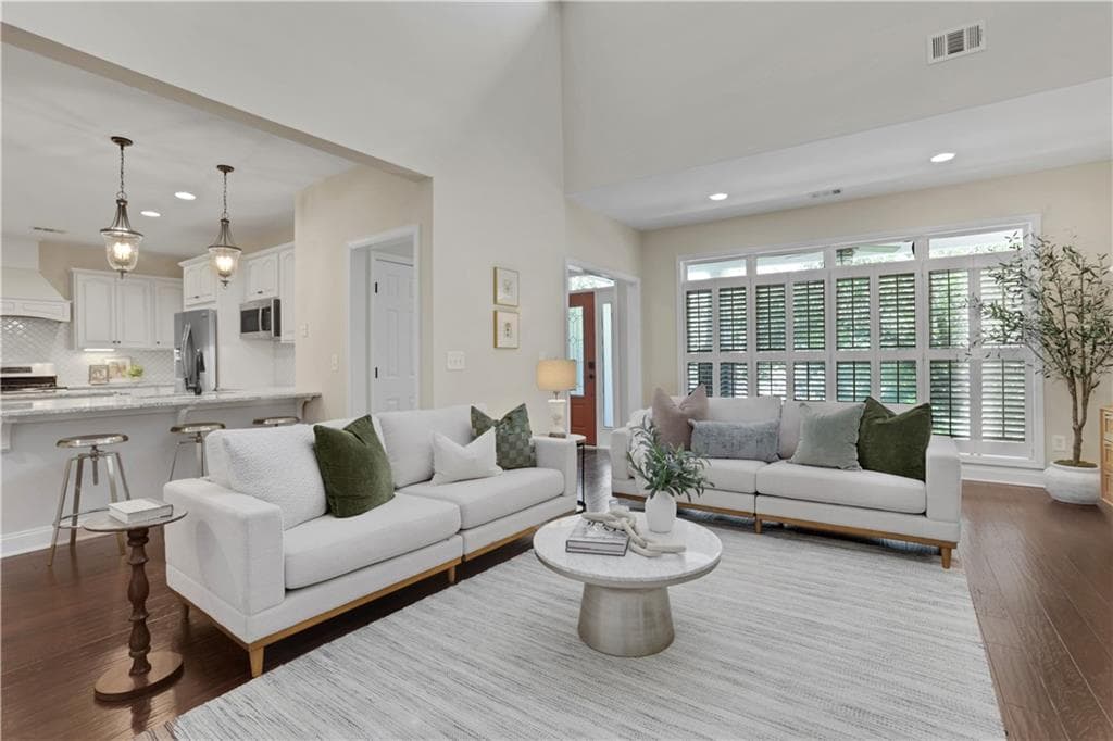 3 bedroom, 3 bathroom, 2,760 sq ft condominium under contract at 115 Independence Way, Roswell, GA 30075 — photo 8